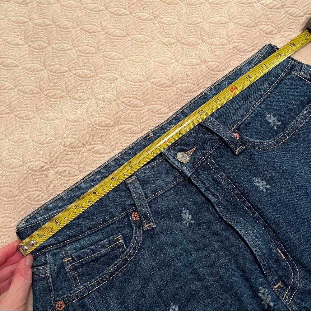 NWT Old Navy Floral Pattern Curvy High Waisted OG Denim Jean Shorts (size 8) - Picture 5 of 6